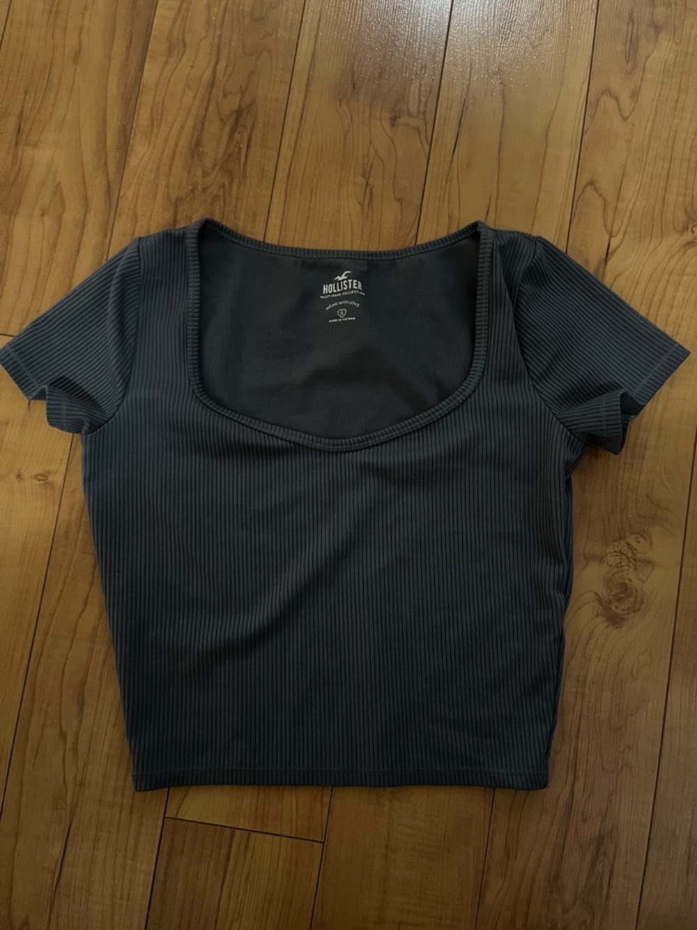 Hollister Women's Ribbed Scoop-Neck Crop Top